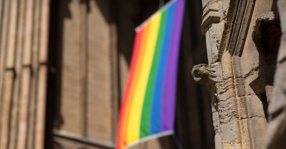 Bishops agree to commend prayers for same-sex couples
