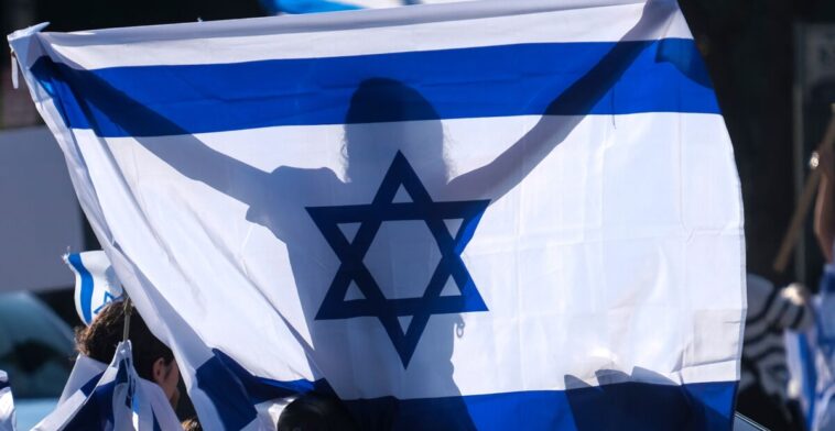 Heartwarming moment 200,000 pro-Israel protesters chant as the families of hostages kidnapped by Hamas into Gaza speak at Washington DC protest