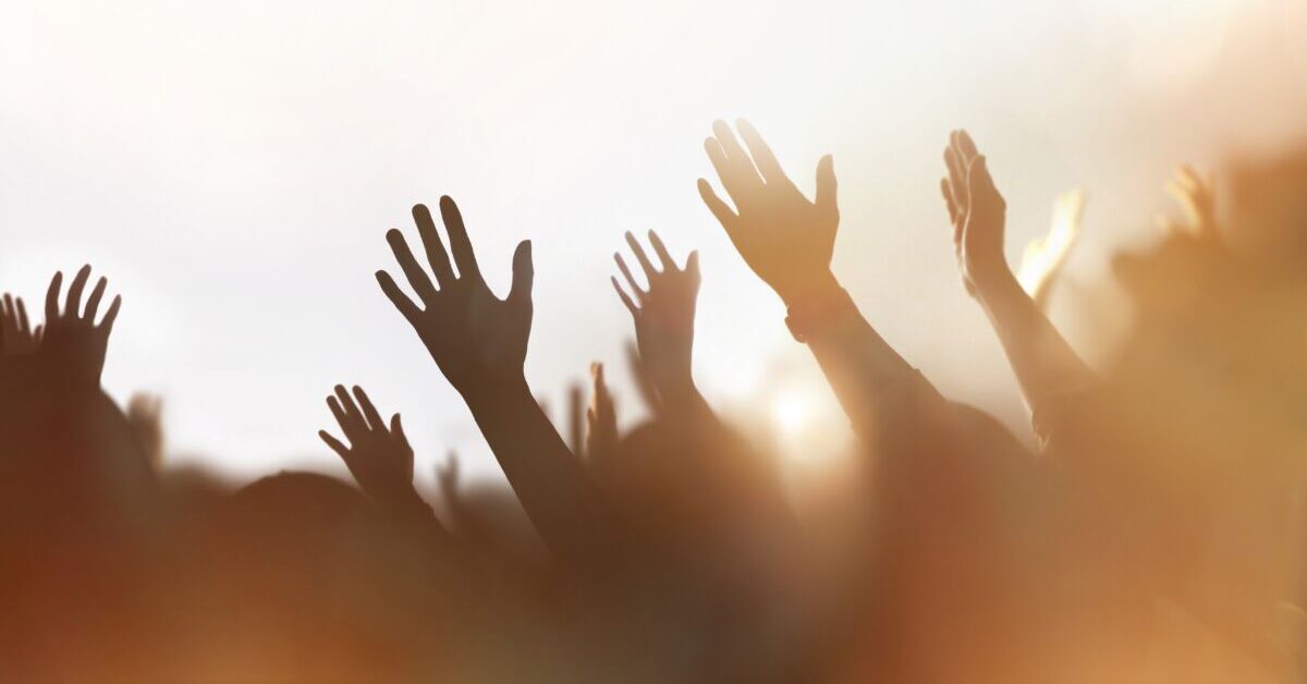 Most Churchgoers Happy with Their Church’s Worship Style, Study Finds
